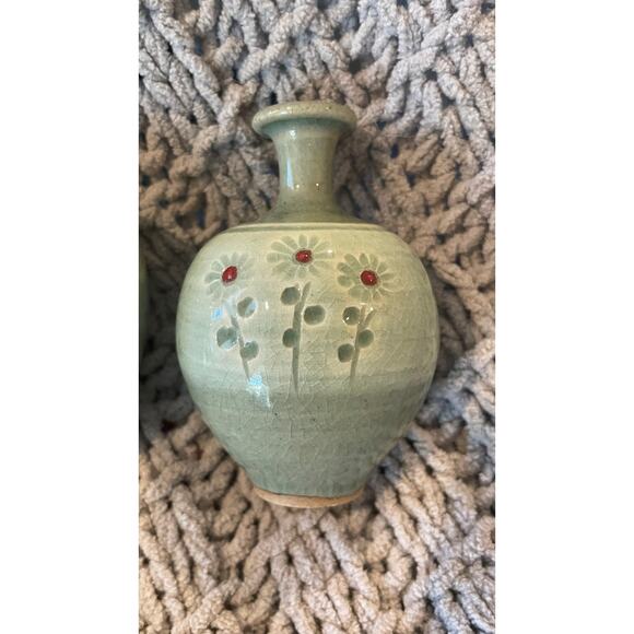 Set of 3 Vintage Miniature Celadon Green Vases - Picture 3 of 4